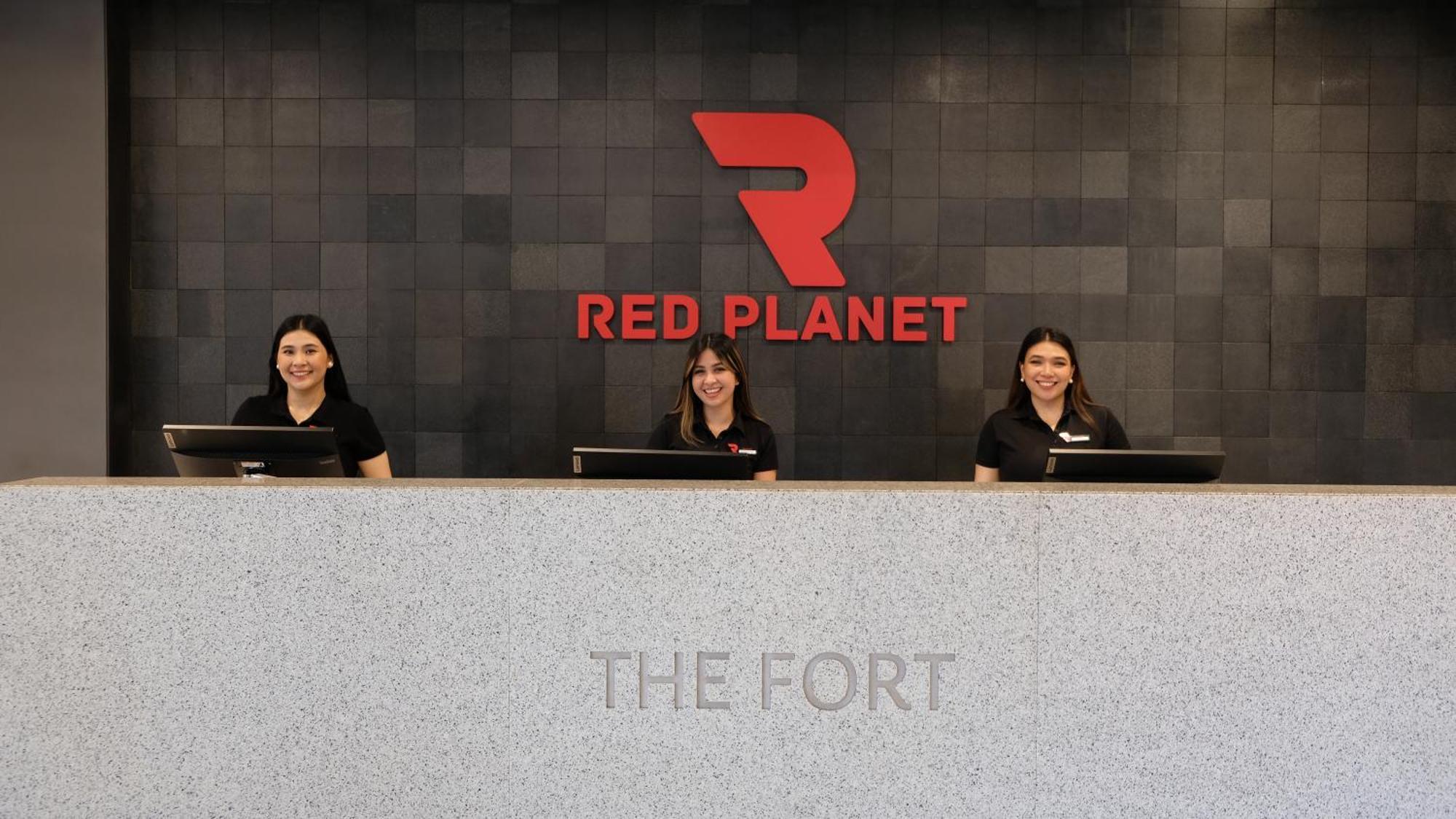 Red Planet Bgc The Fort Taguig Exterior photo